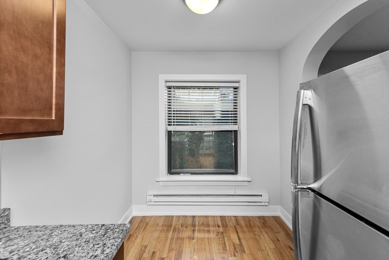 550 W Arlington Pl #410 - Photo 5 of 11