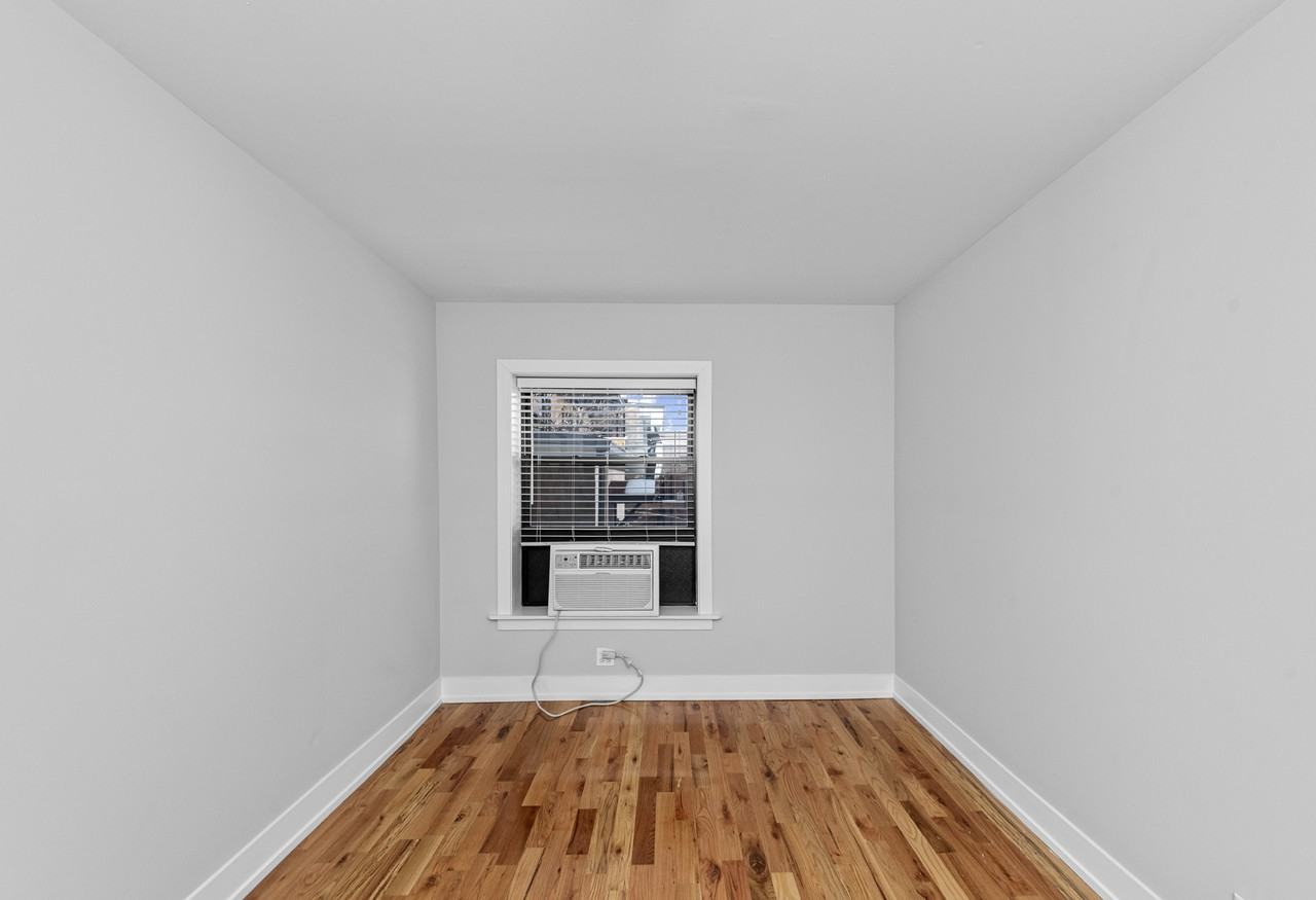 550 W Arlington Pl #410 - Photo 7 of 11