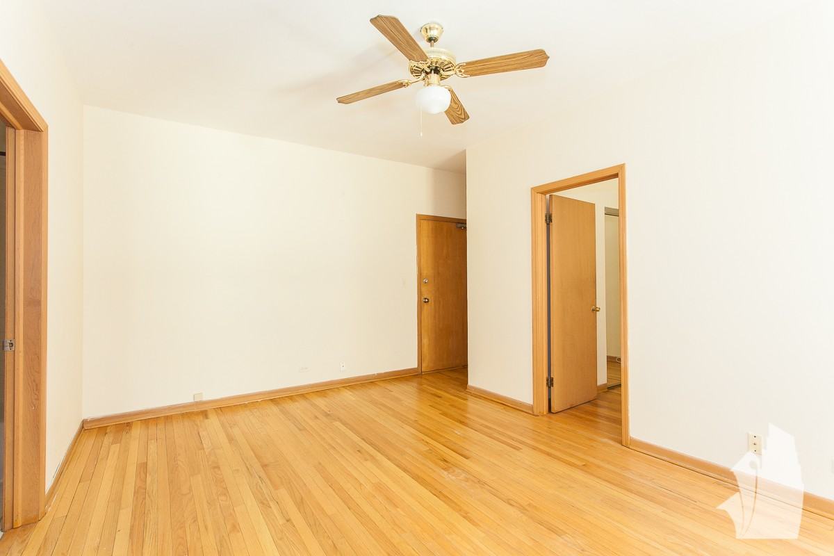 635 W Barry Ave #201 - Photo 4 of 11