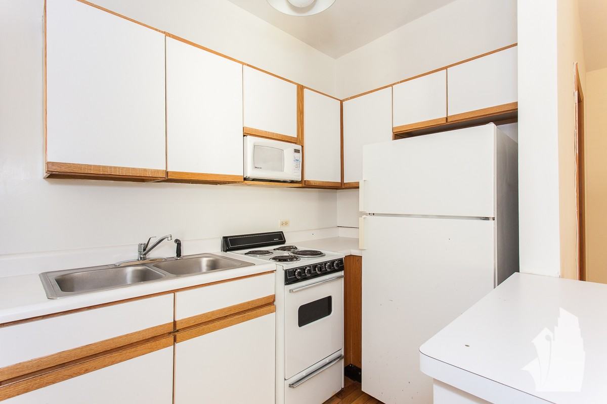 635 W Barry Ave #201 - Photo 5 of 11