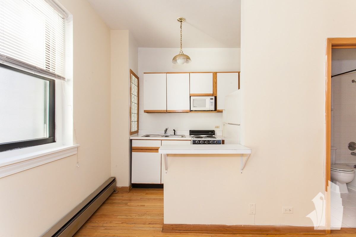 635 W Barry Ave #201 - Photo 6 of 11