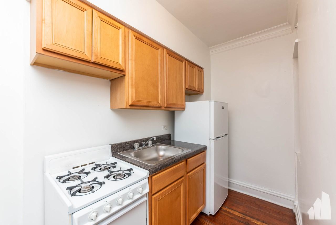 4641 N Paulina St #107 - Photo 7 of 10