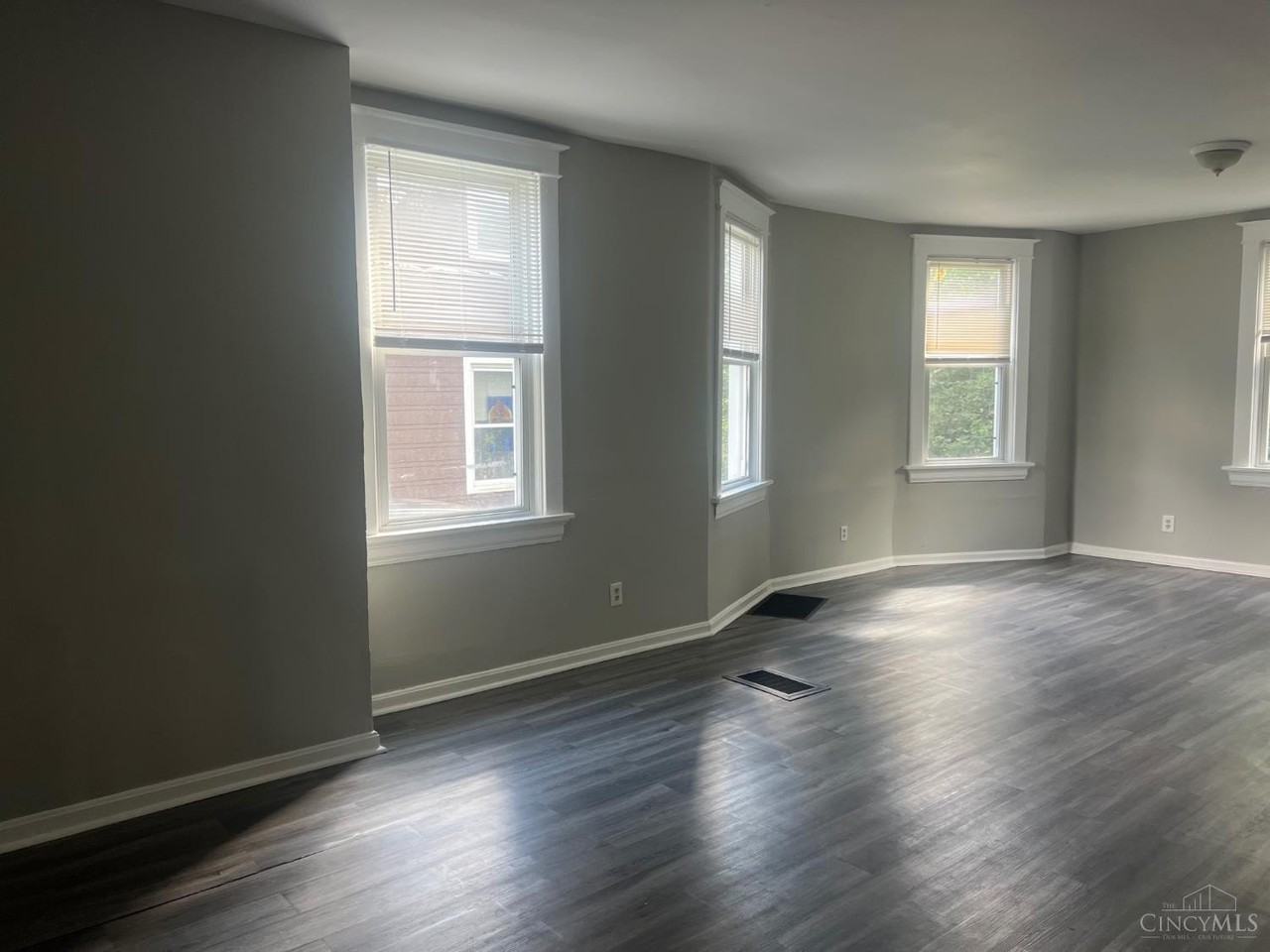 737 Wells St - Photo 2 of 12