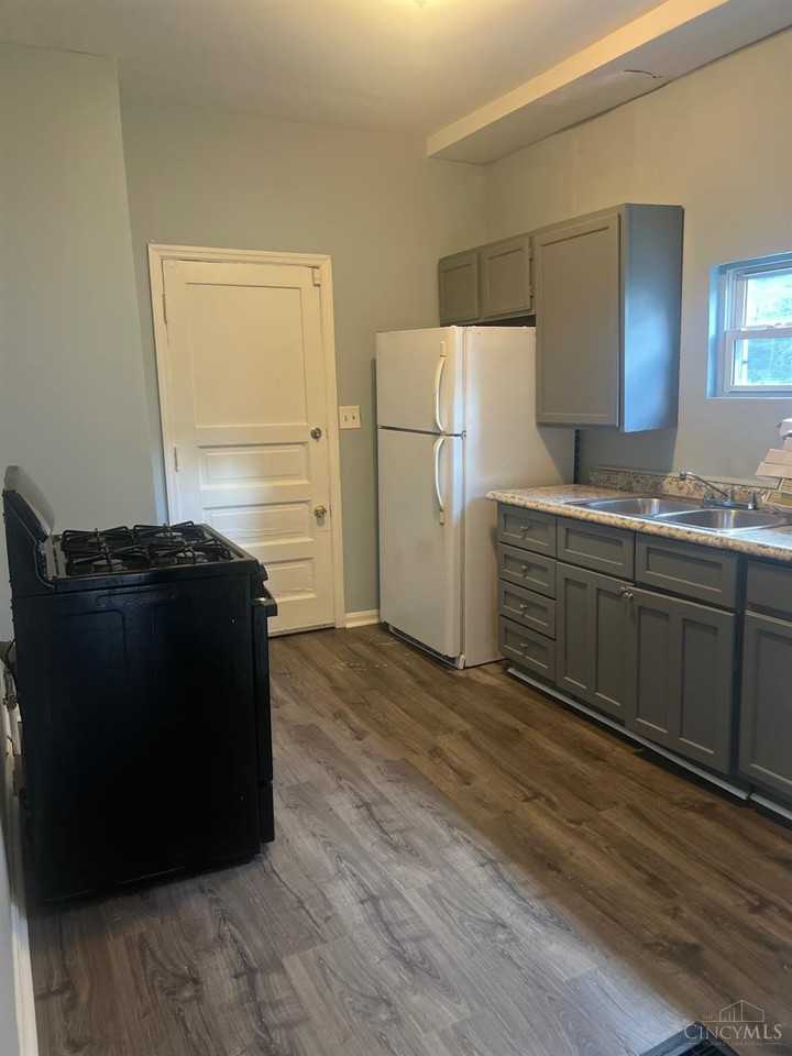 737 Wells St - Photo 3 of 12