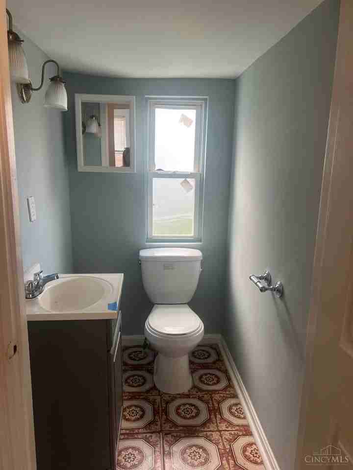 737 Wells St - Photo 5 of 12
