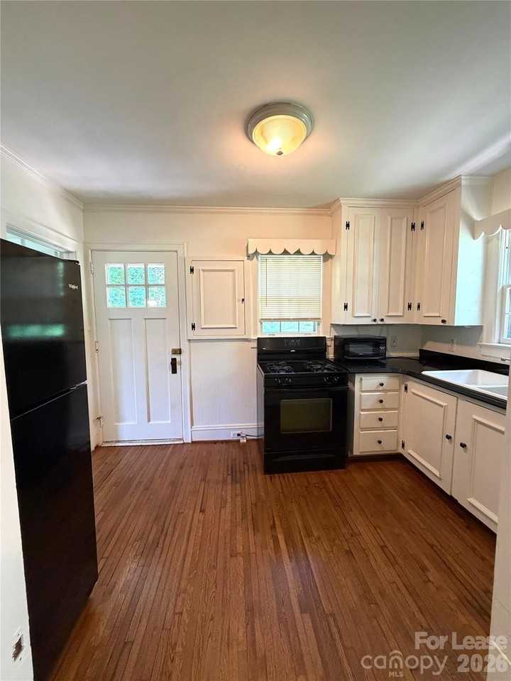 1901 Armstrong Park Dr - Photo 5 of 19