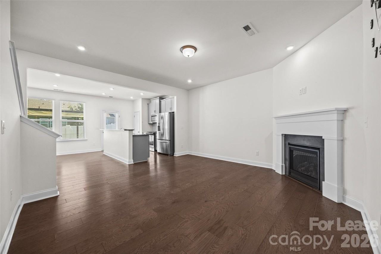 1245 Pebble Grove Dr - Photo 4 of 40