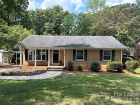 1427 Churchill Dr - Photo 1 of 1