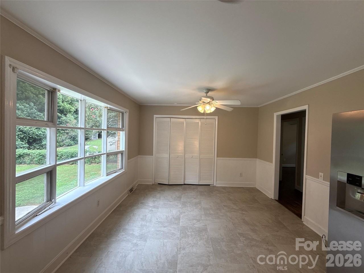1427 Churchill Dr - Photo 6 of 15