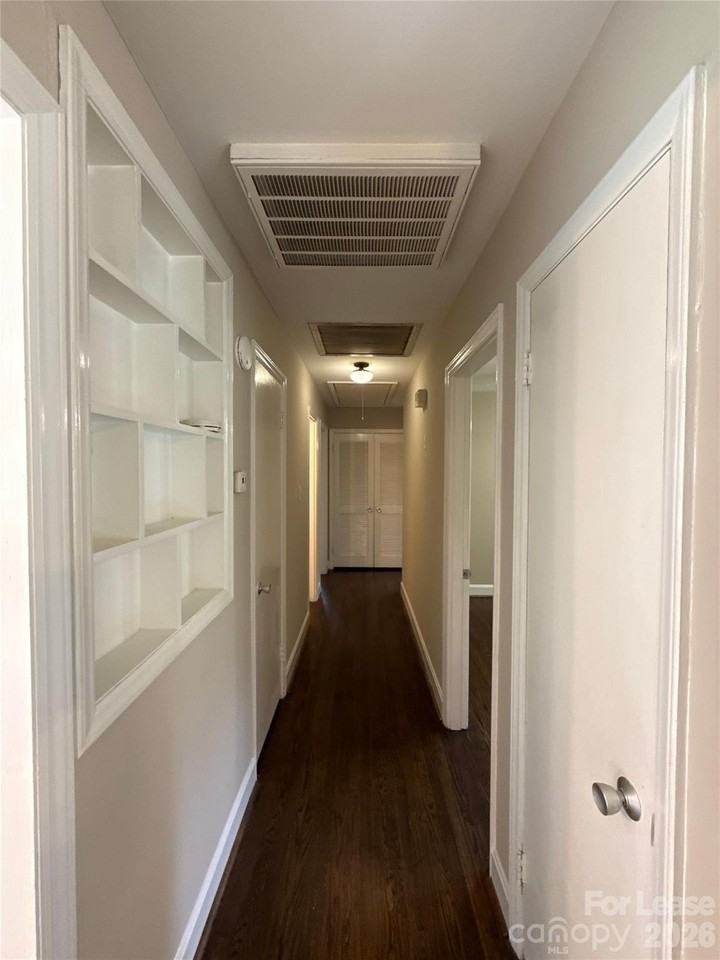 1427 Churchill Dr - Photo 7 of 15