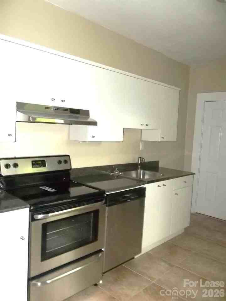 319 Katonah Ave - Photo 2 of 10