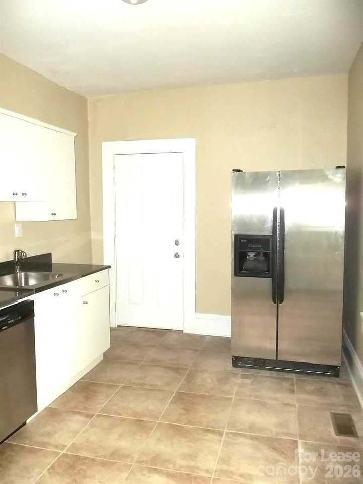319 Katonah Ave - Photo 4 of 10