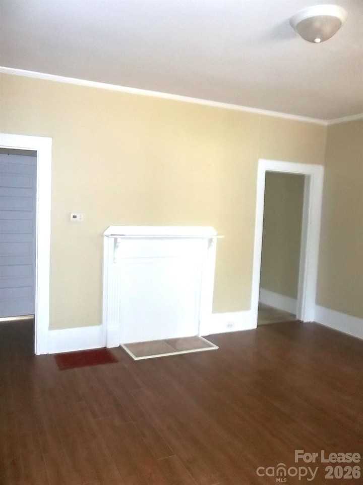 319 Katonah Ave - Photo 5 of 10