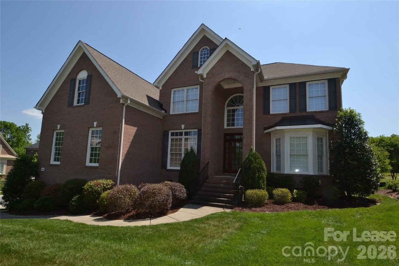 1144 Woodhall Dr - Photo 2 of 28
