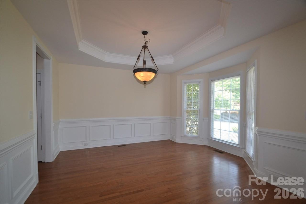 1144 Woodhall Dr - Photo 4 of 28