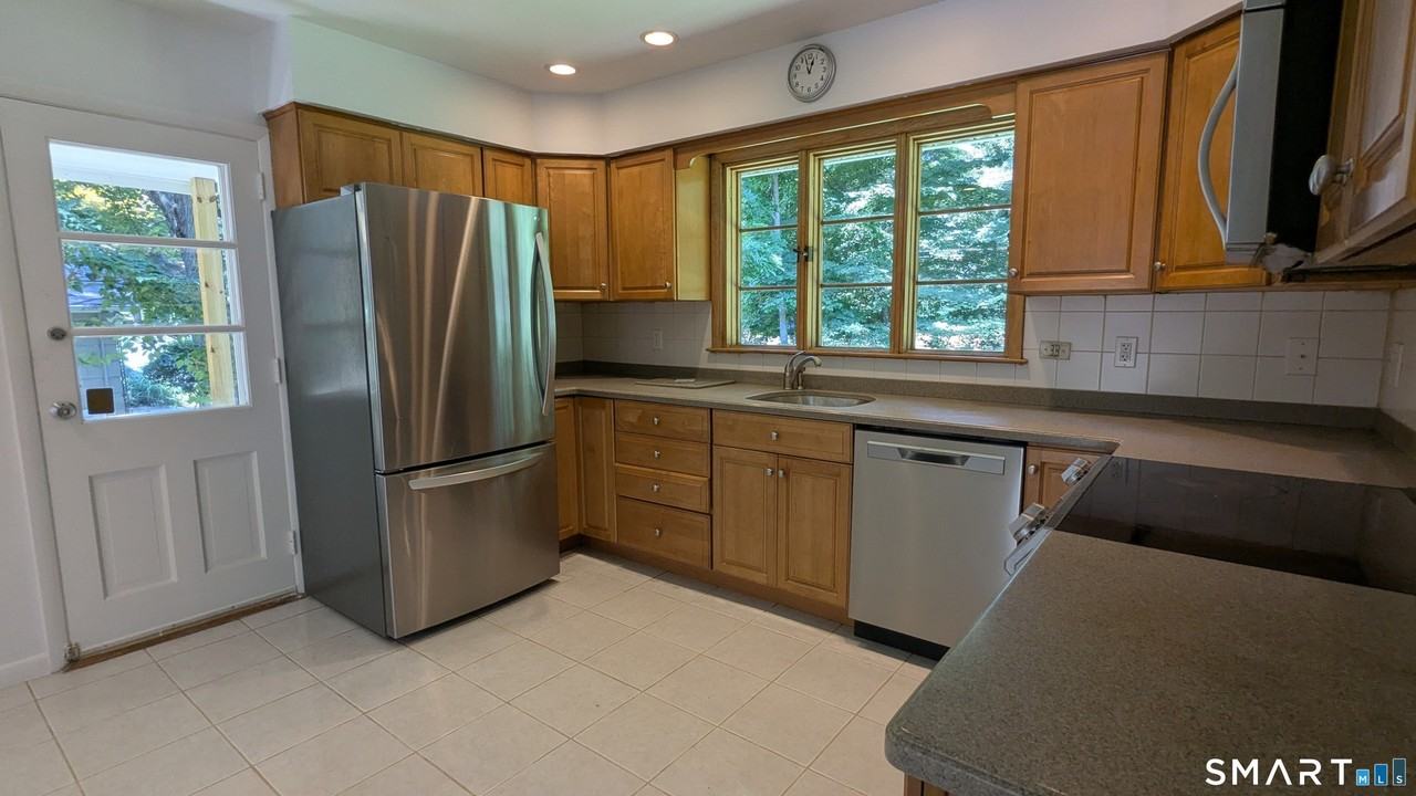 1139 Brookside Dr - Photo 5 of 29