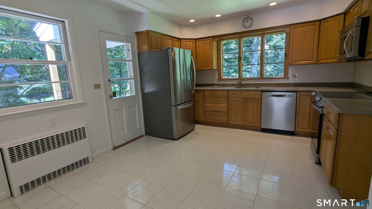1139 Brookside Dr - Photo 6 of 29