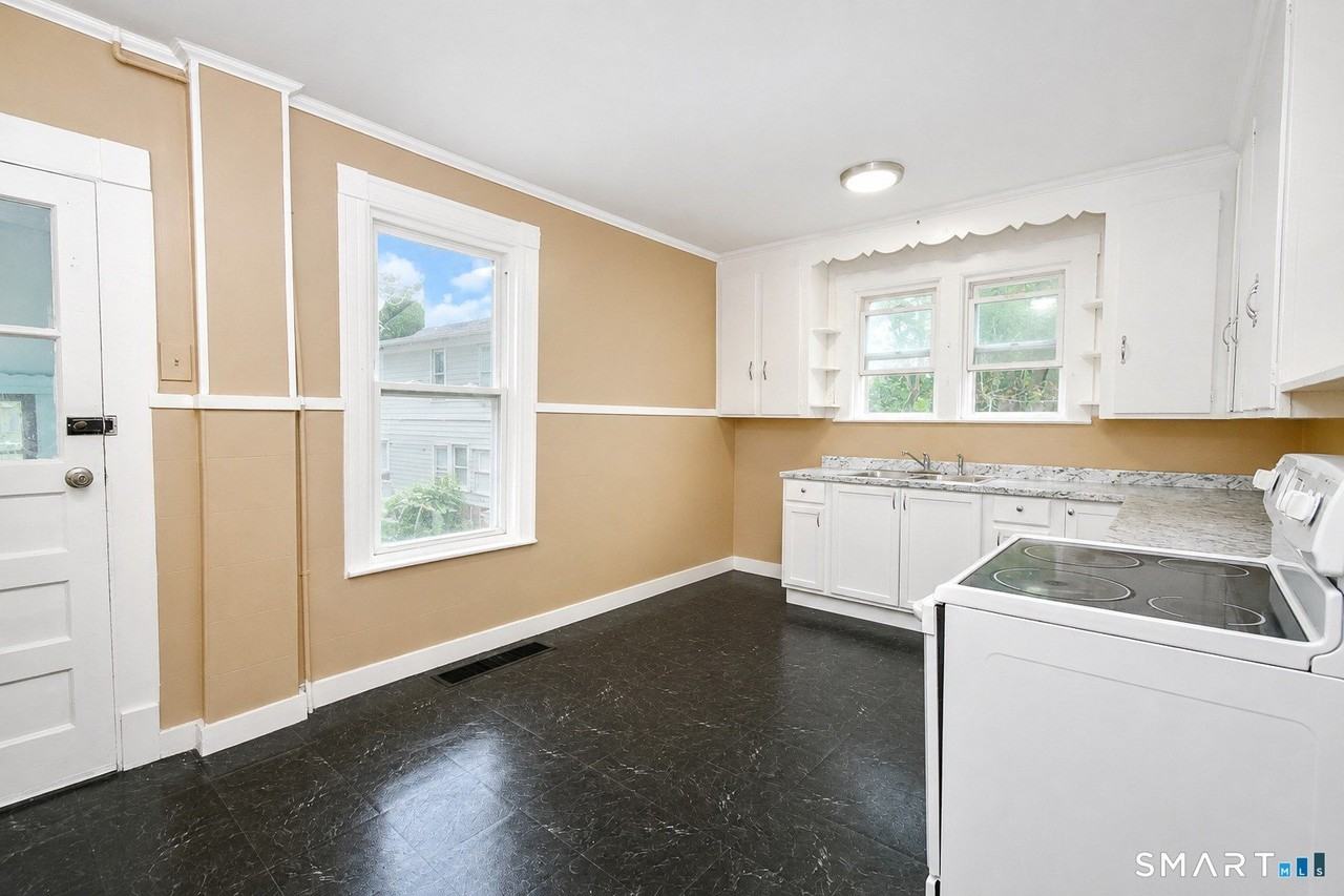 714 Prospect St - Photo 2 of 10