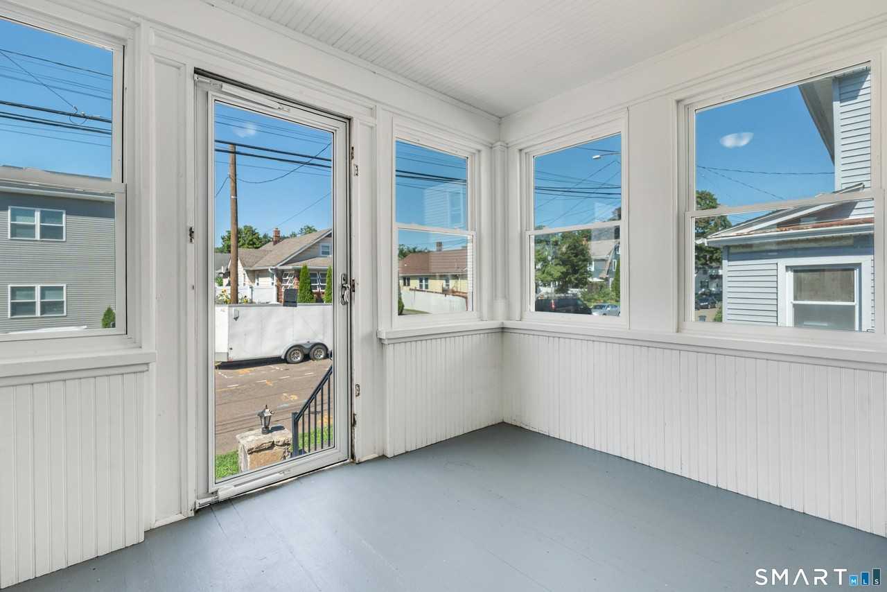 54 Fleet St - Photo 4 of 39