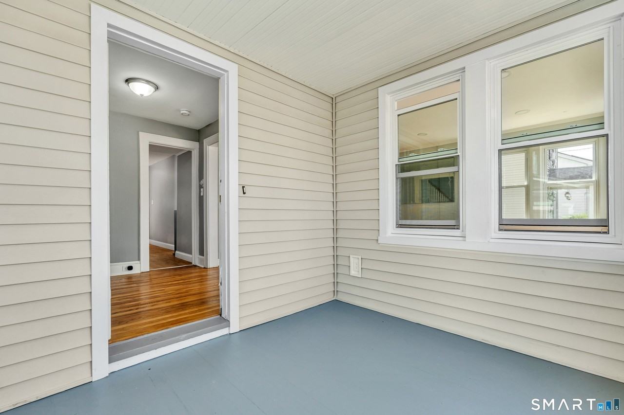 54 Fleet St - Photo 5 of 39