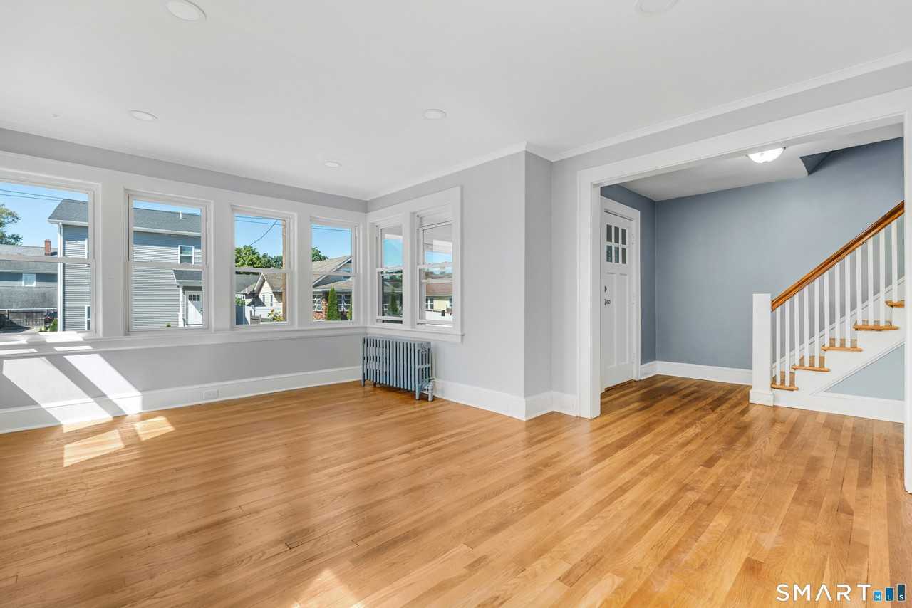 54 Fleet St - Photo 6 of 39
