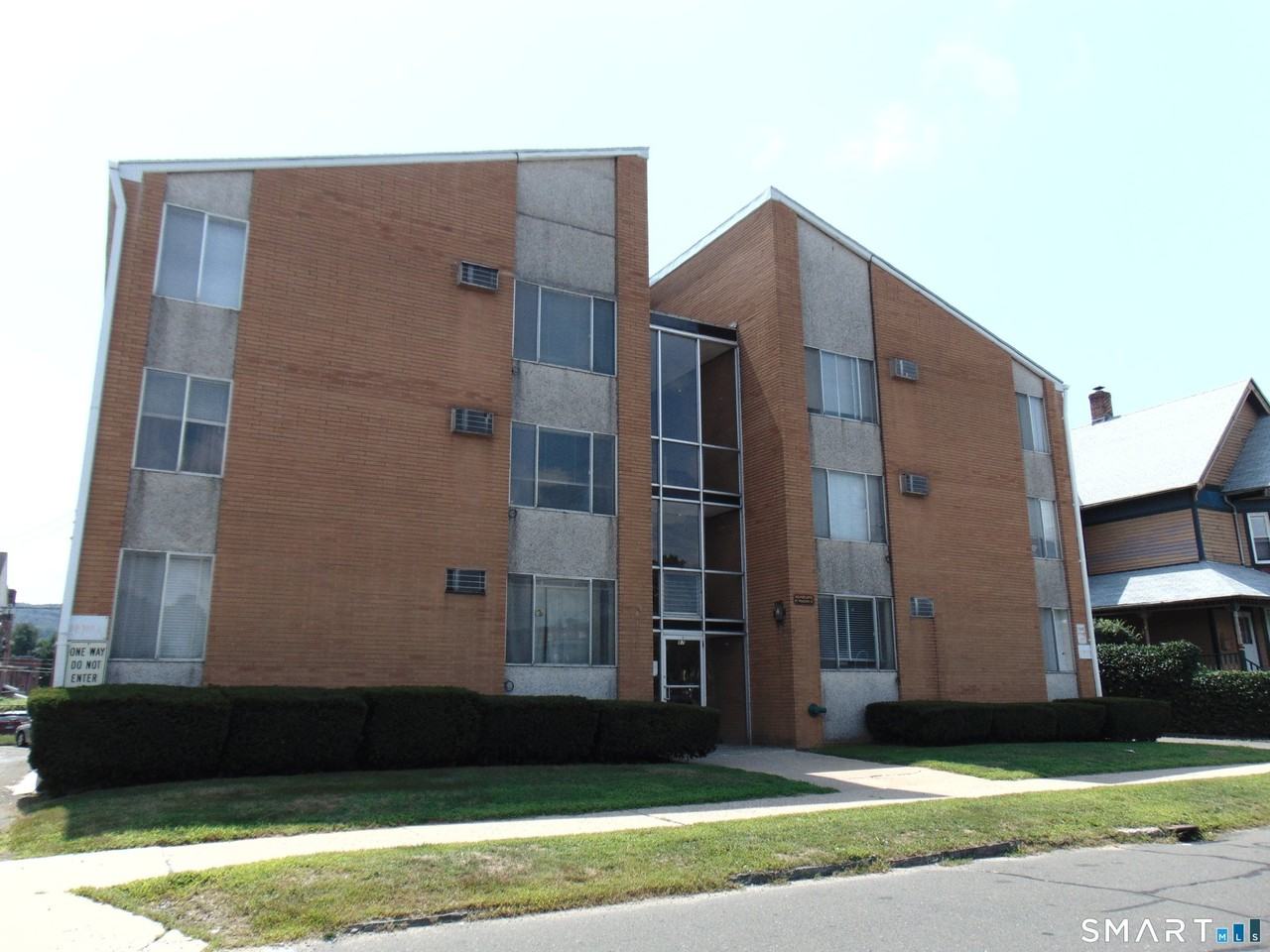 87 Meadow St - Photo 2 of 18