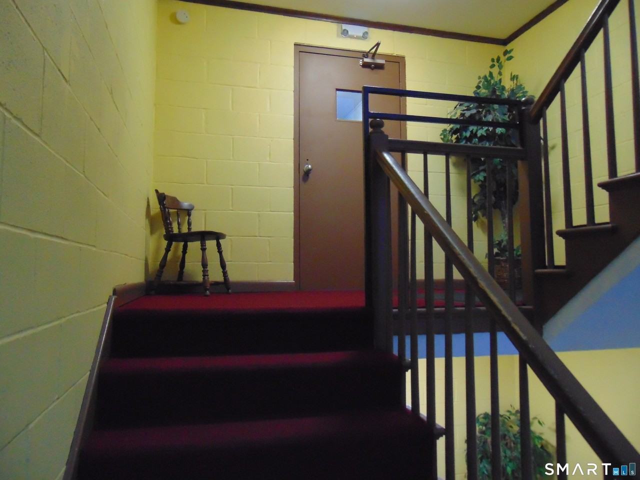 87 Meadow St - Photo 3 of 18