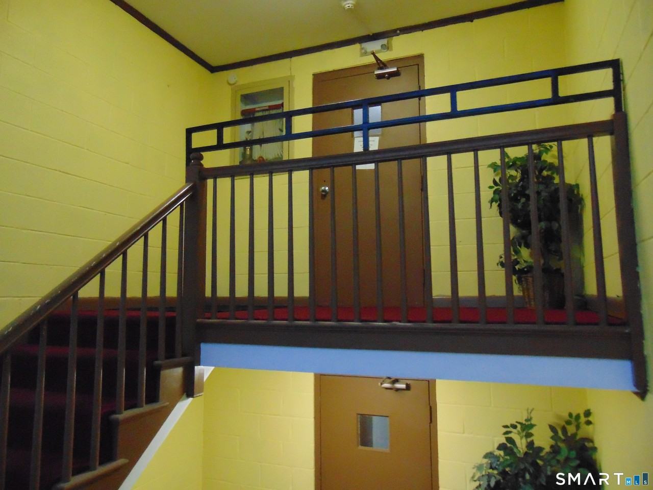 87 Meadow St - Photo 4 of 18