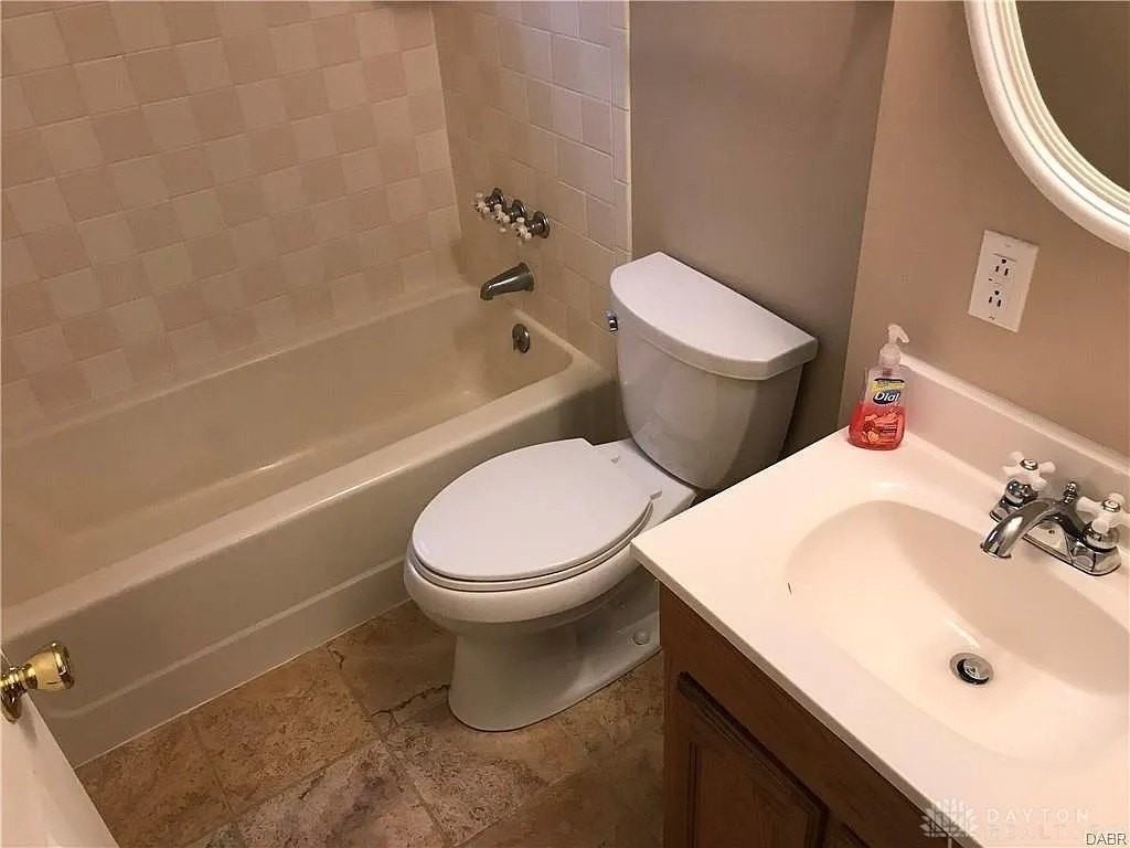 1121 Larriwood Ave - Photo 4 of 8