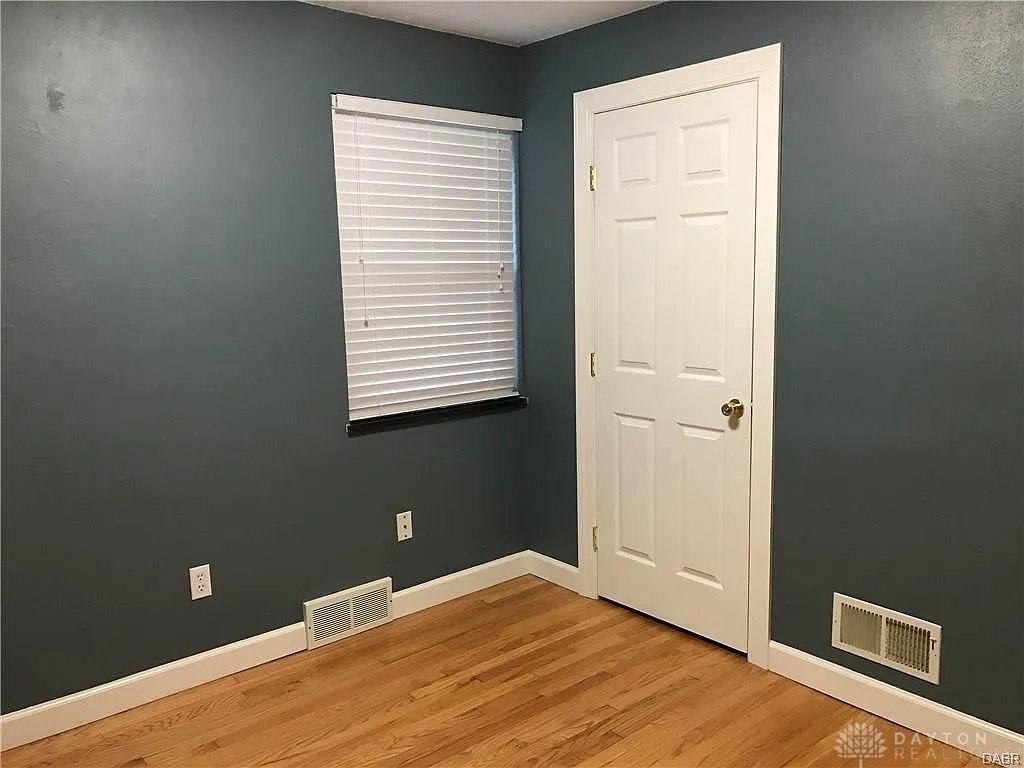 1121 Larriwood Ave - Photo 5 of 8