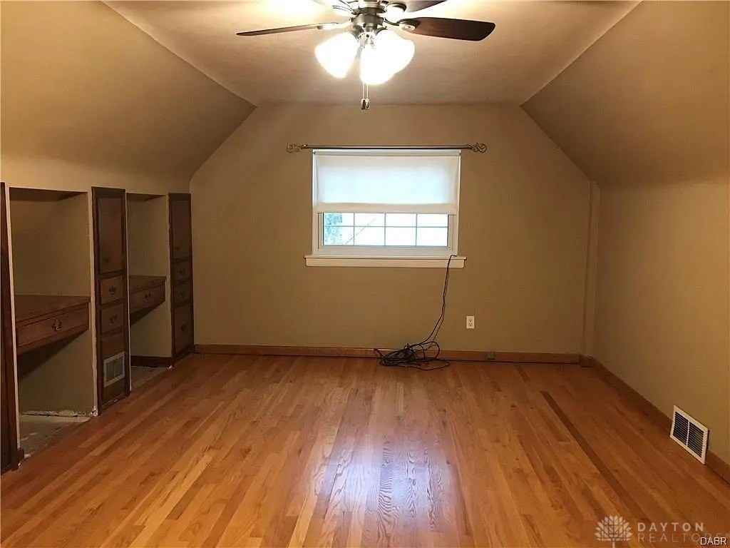 1121 Larriwood Ave - Photo 6 of 8