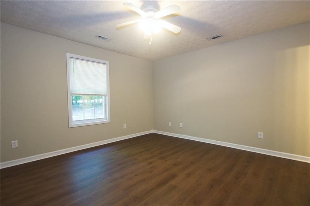 75 Robin Hood Rd - Photo 6 of 17