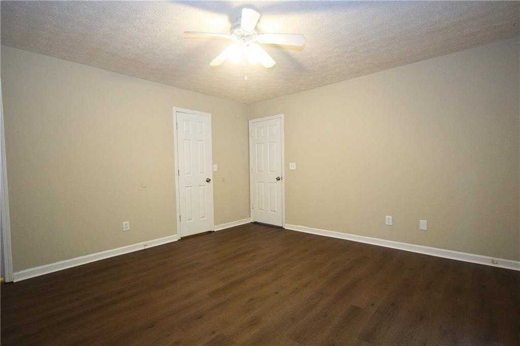 75 Robin Hood Rd - Photo 7 of 17