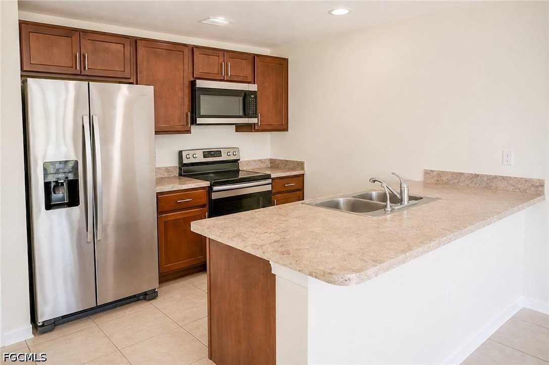 1108 Ne 36th Ln - Photo 5 of 23