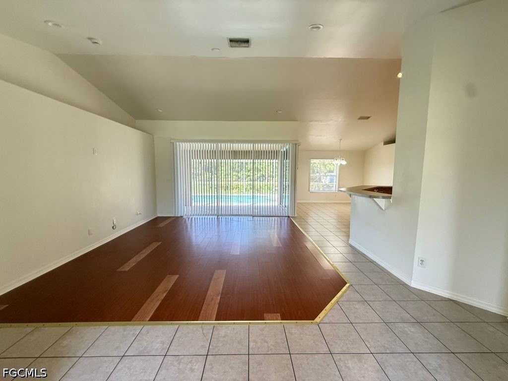 504 E 13th St - Photo 7 of 20