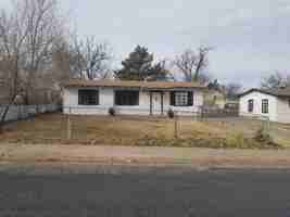 featured image of 2409 Oak Dr #1