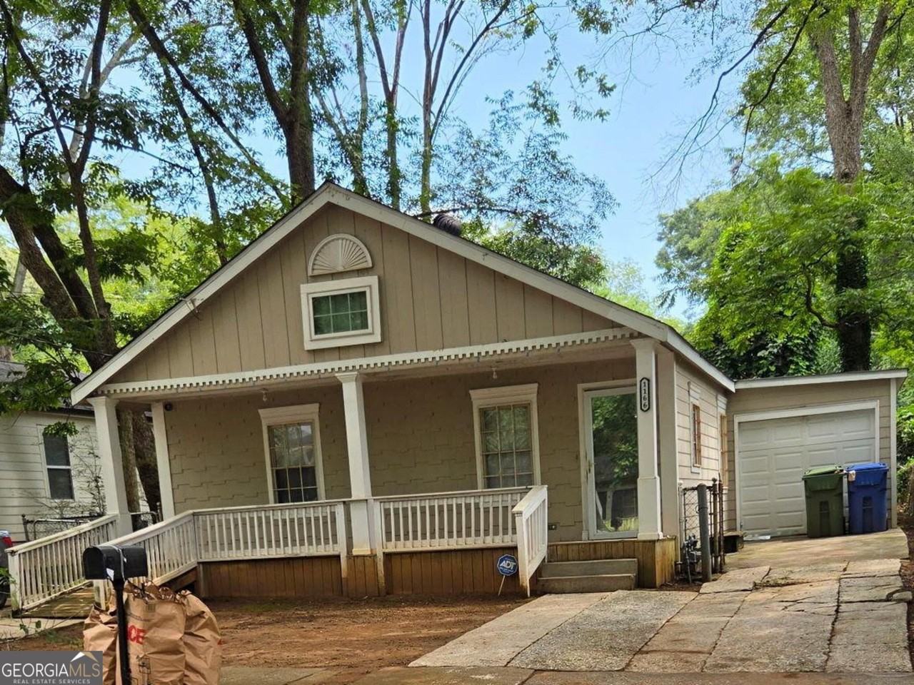 1166 Garibaldi St Sw - Photo 3 of 13