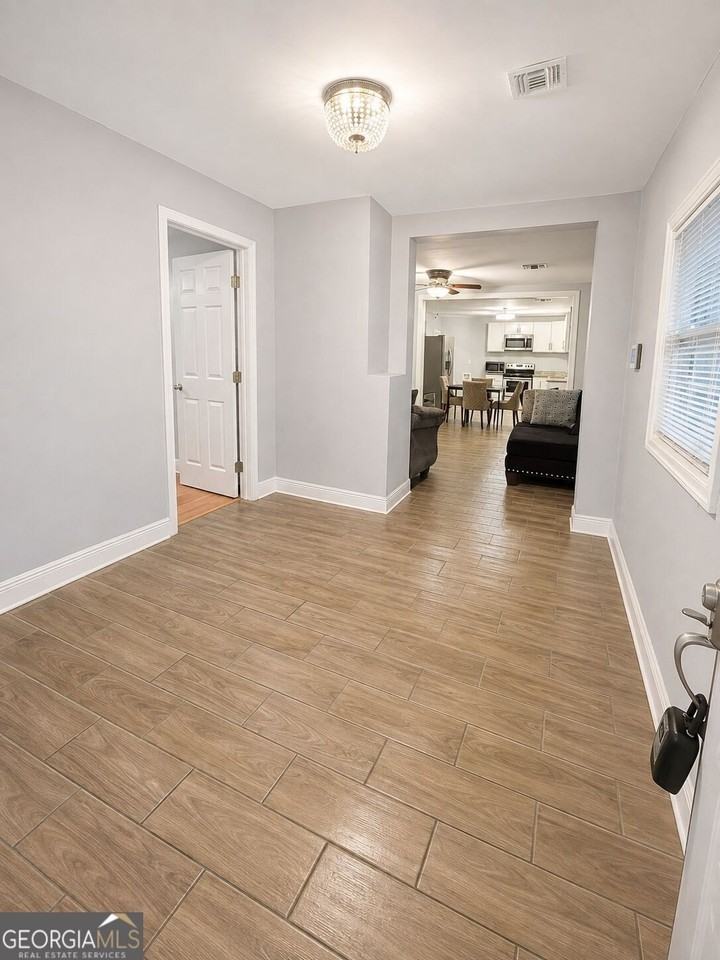 1166 Garibaldi St Sw - Photo 4 of 13