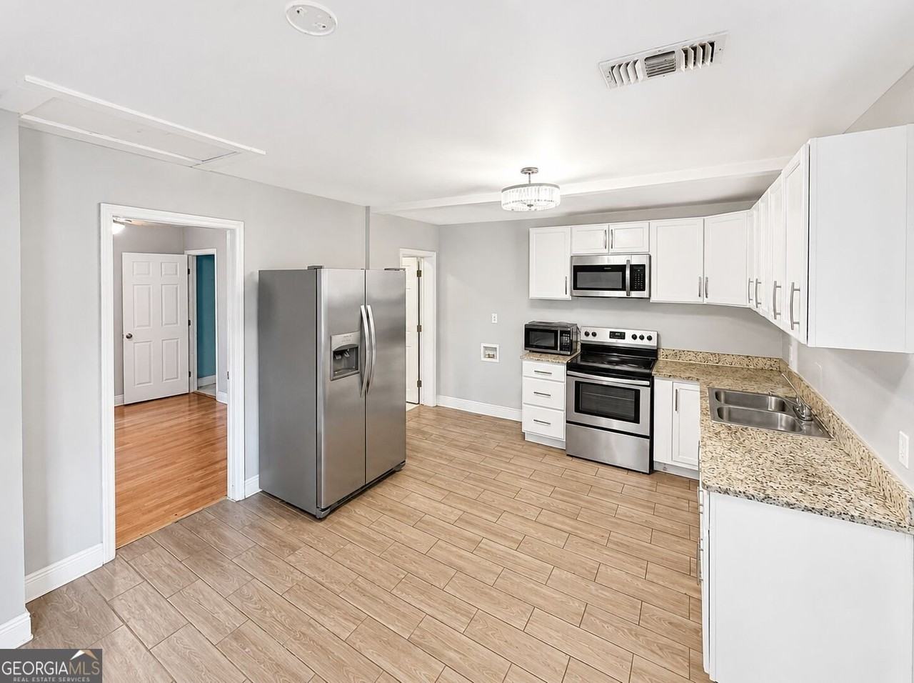 1166 Garibaldi St Sw - Photo 5 of 13