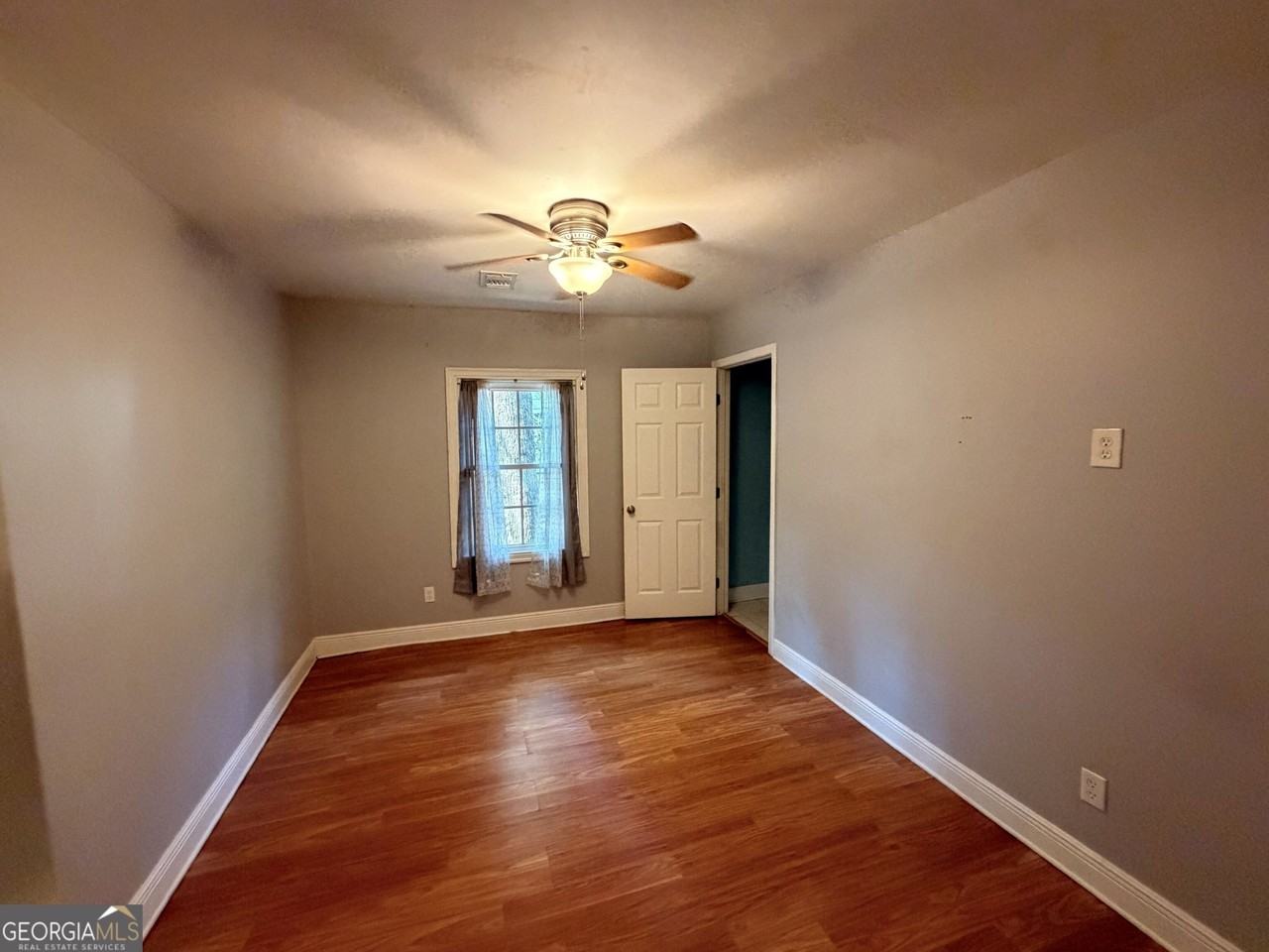 1166 Garibaldi St Sw - Photo 6 of 13