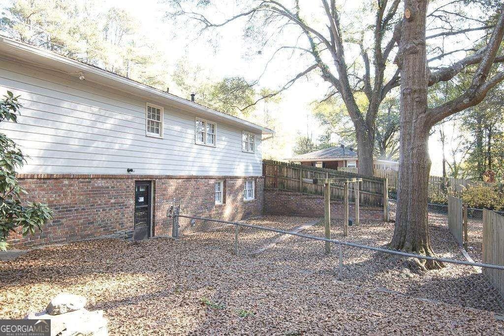 916 Jones Mill Rd - Photo 2 of 20