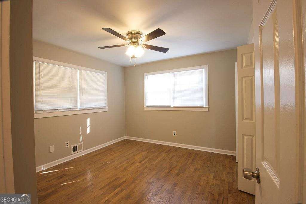 916 Jones Mill Rd - Photo 7 of 20