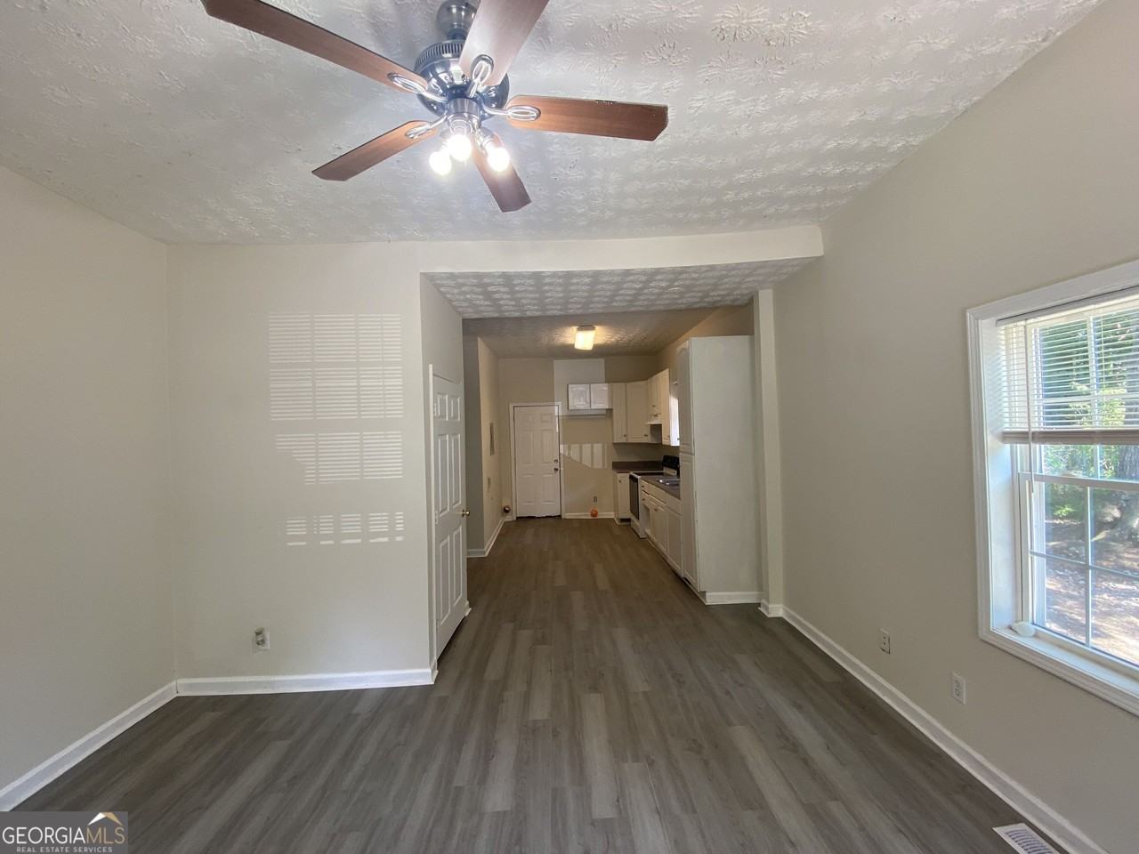 125 Hubbard St #B - Photo 2 of 12