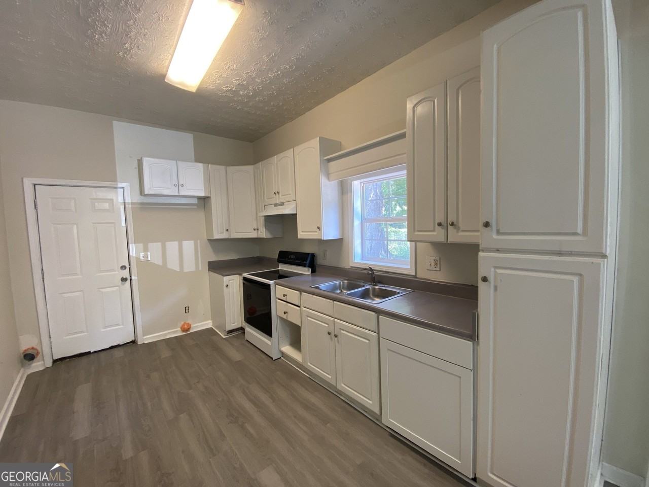 125 Hubbard St #B - Photo 5 of 12