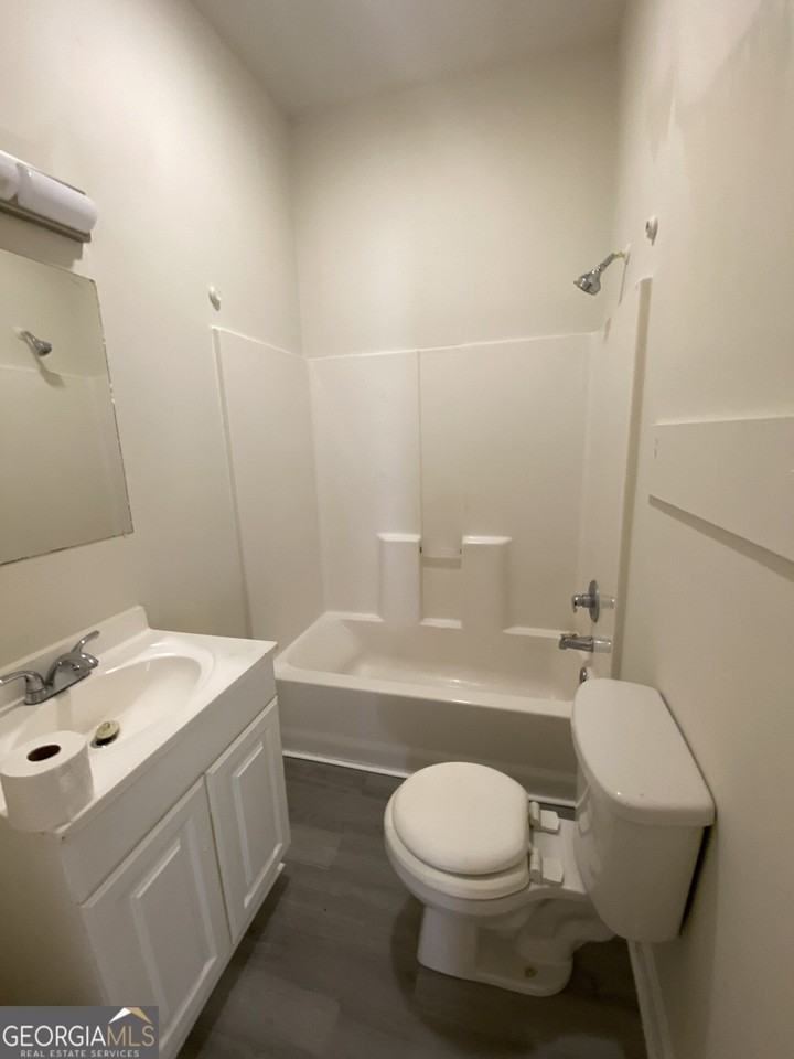 125 Hubbard St #B - Photo 7 of 12