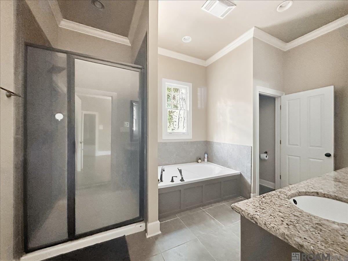 729 Royal St - Photo 7 of 12