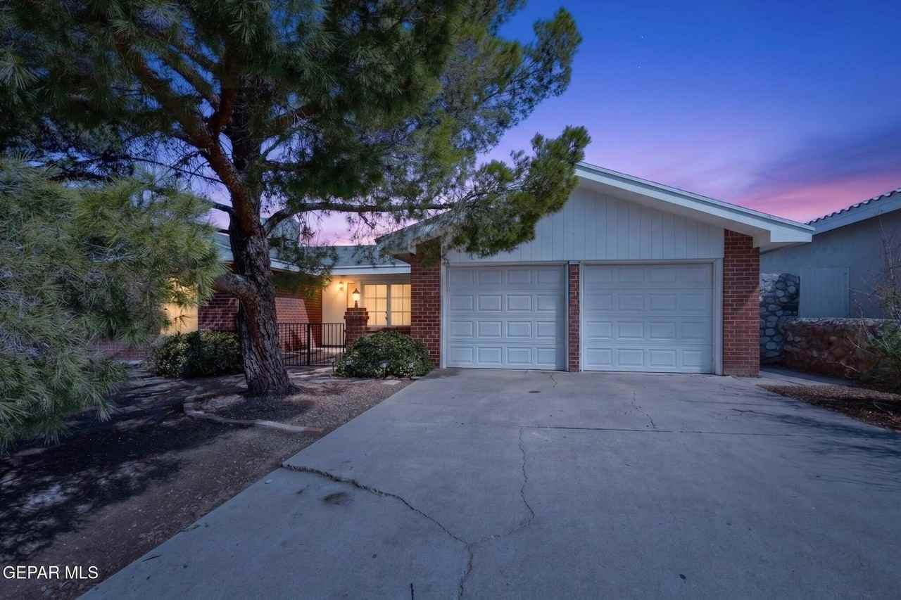 7419 Mission Viejo Dr - Photo 2 of 47