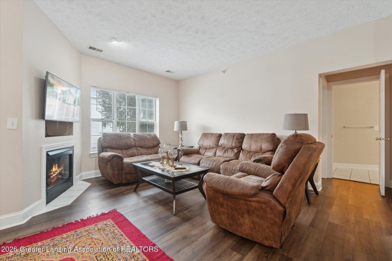 268 W Saginaw St #202 - Photo 2 of 26