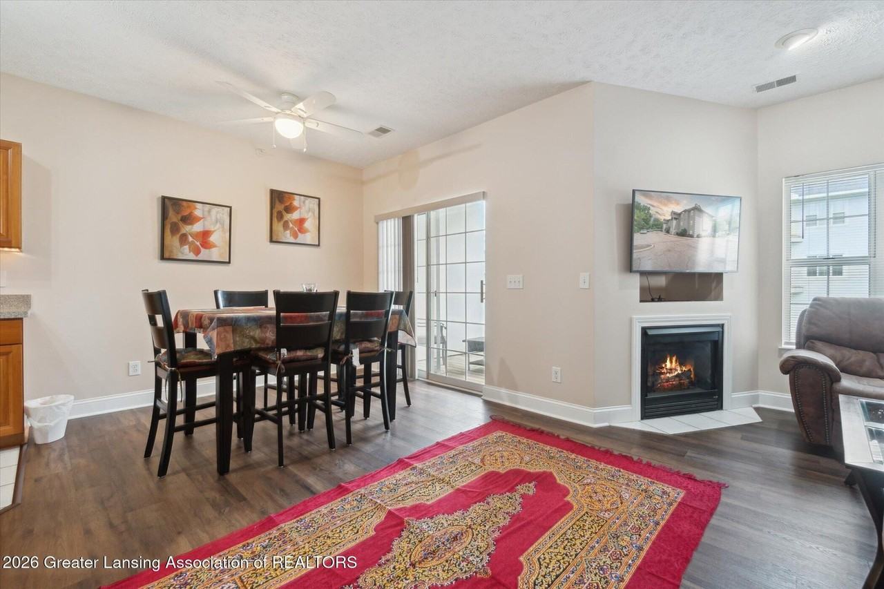 268 W Saginaw St #202 - Photo 3 of 26