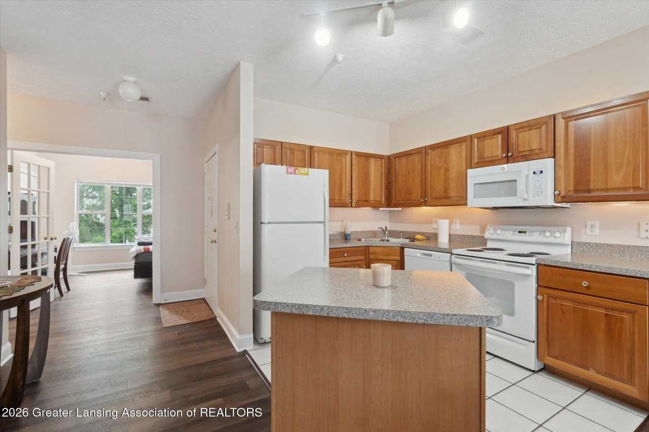 268 W Saginaw St #202 - Photo 6 of 26